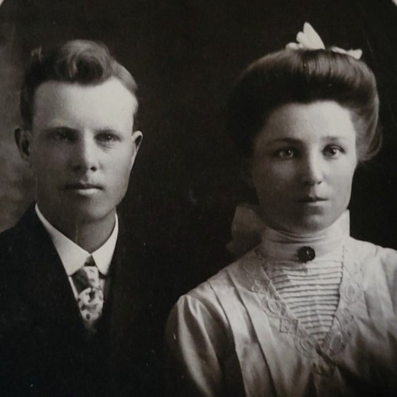 Vintage Metal Picture Frame with Antique Photo of Couple - Mollie and Elmer Reed - Picture 2 of 7